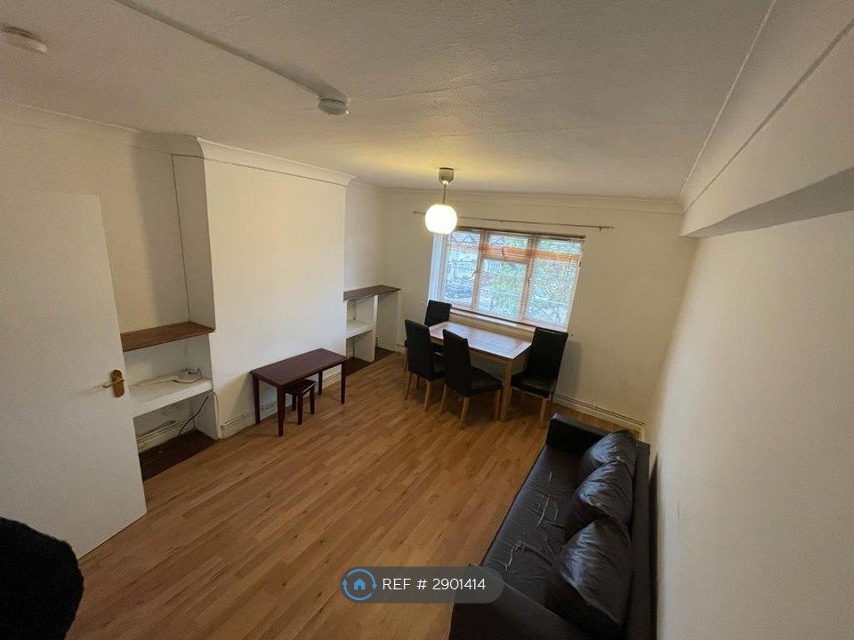 Property photo 1 of 9 Living Room