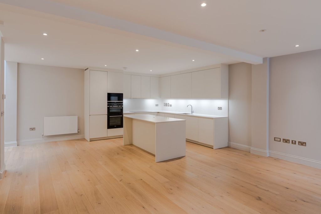 Property photo 1 of 12 Reception - Kitchen