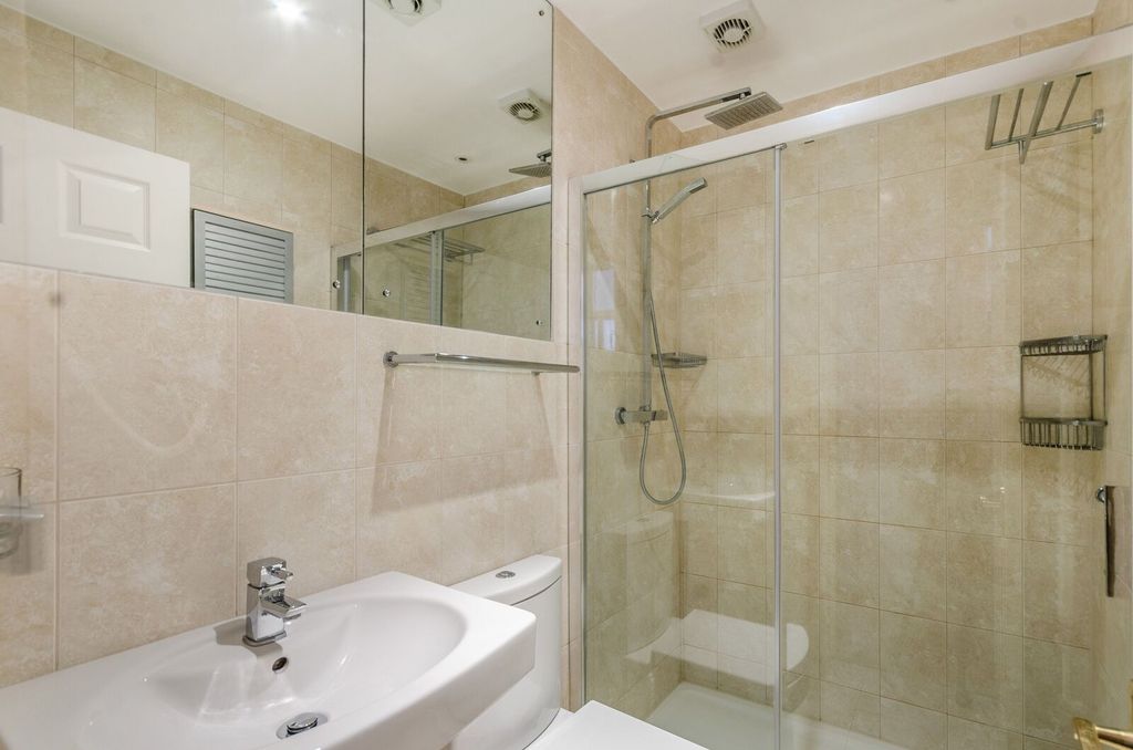 Property photo 3 of 4