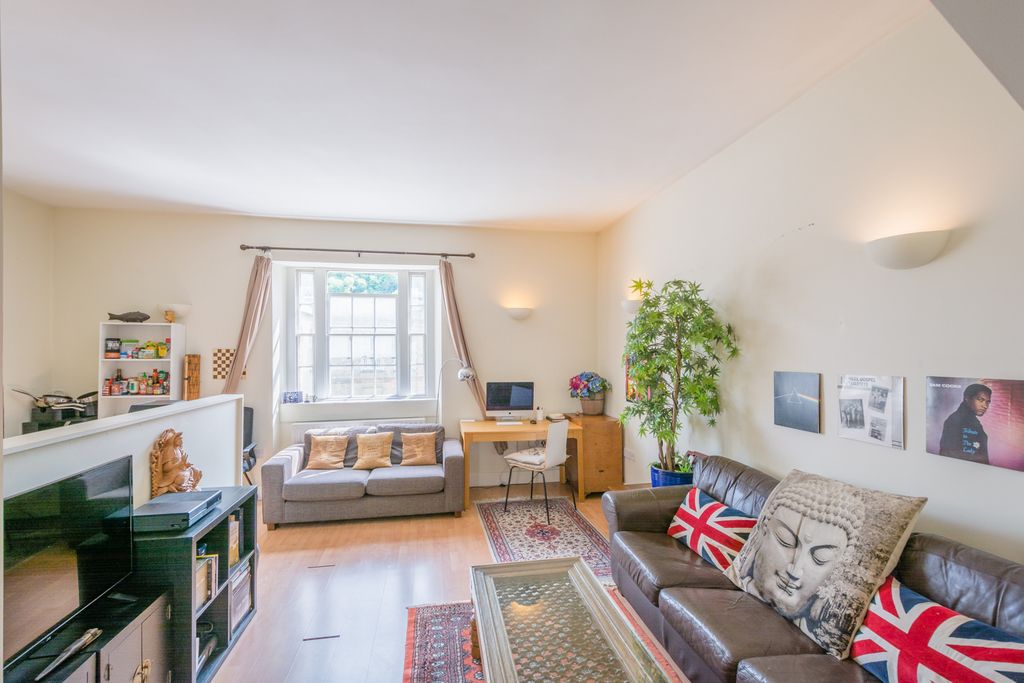 Property photo 2 of 8 10 Dorchester Street - Flat 2 -5