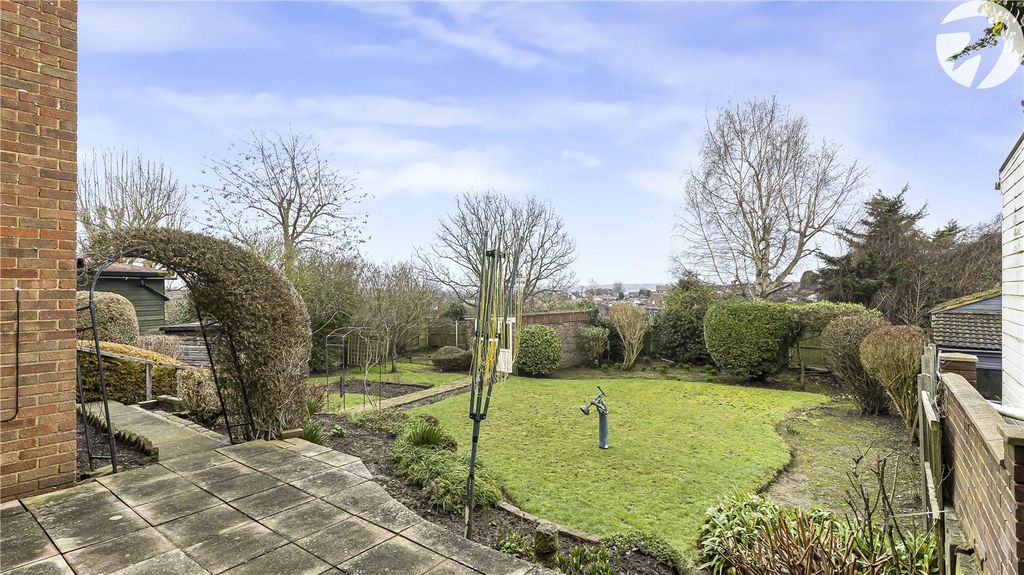 Property photo 3 of 31 Picture No. 15