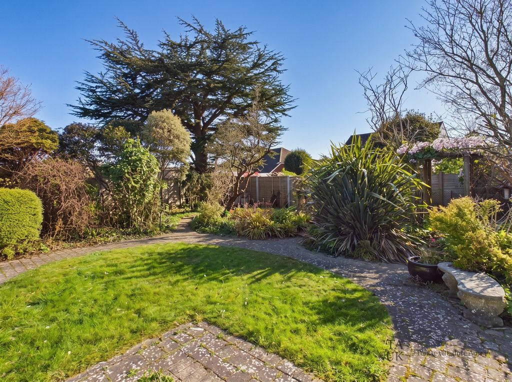 Property photo 2 of 28