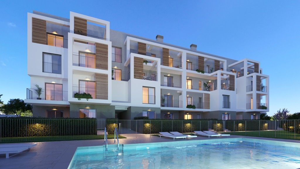 Property photo 2 of 11 Pool And Facade