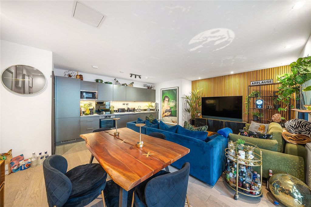 Property photo 2 of 10 Open Plan