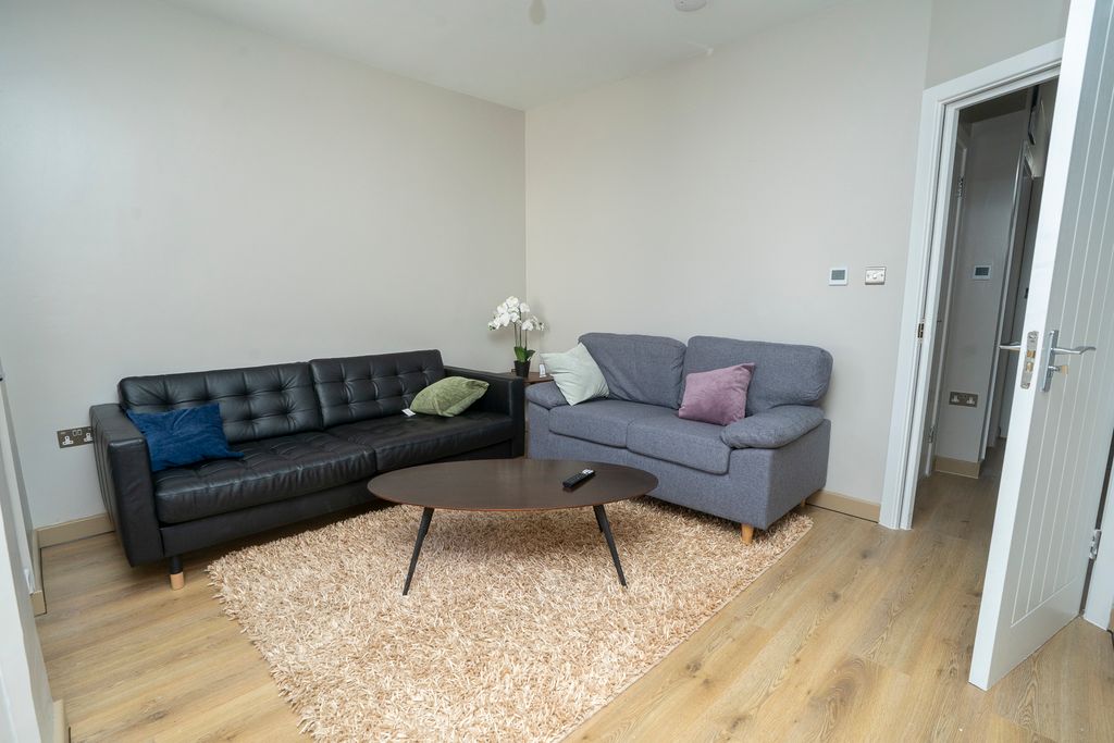 Property photo 3 of 49