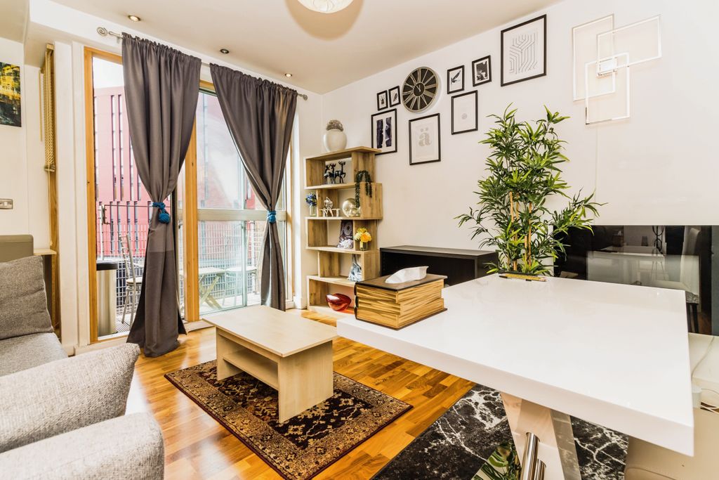 Property photo 3 of 9 Photography