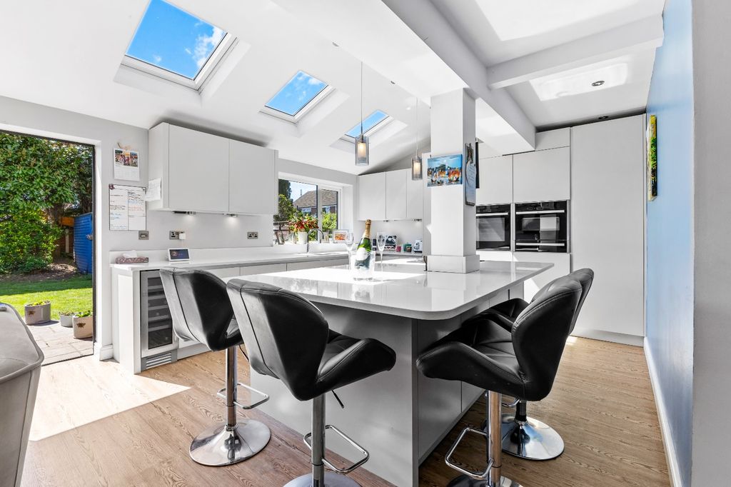 Property photo 1 of 33 Picture No. 21