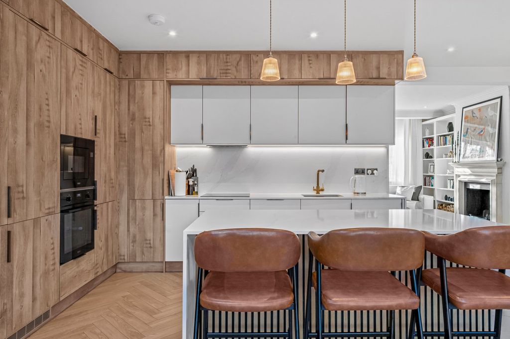 Property photo 3 of 24