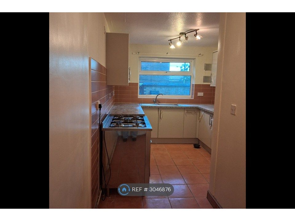 Property photo 3 of 18 Kitchen