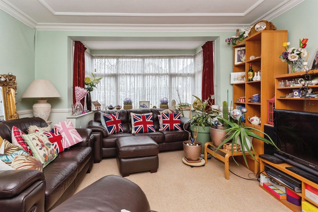 Property photo 2 of 19