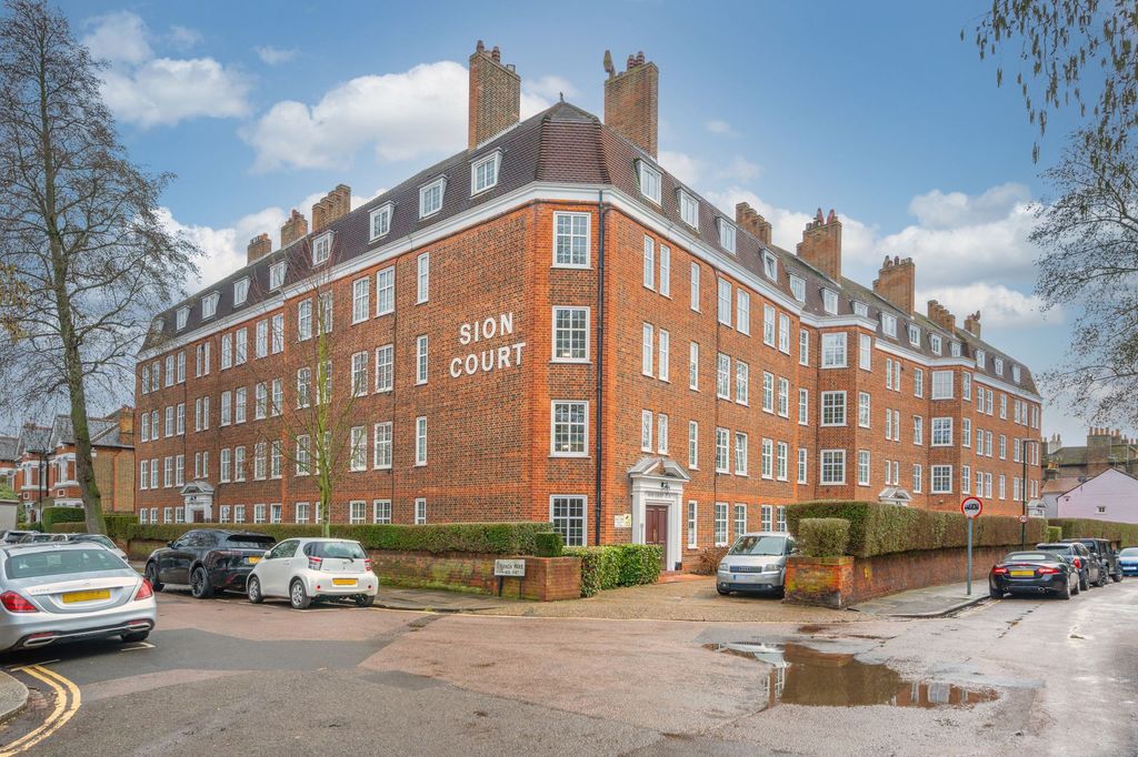 Property photo 2 of 10