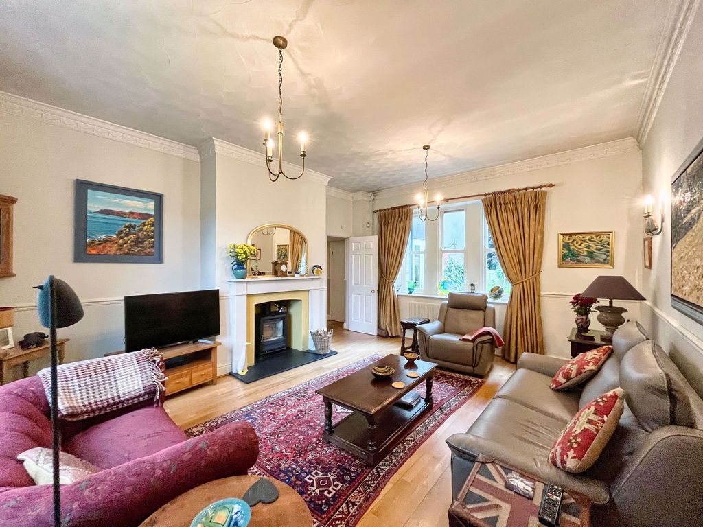 Property photo 3 of 27