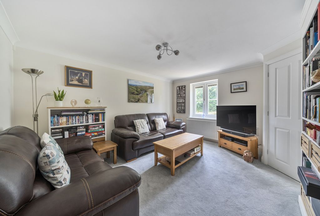 Property photo 2 of 16 1332179-14-688c9E...