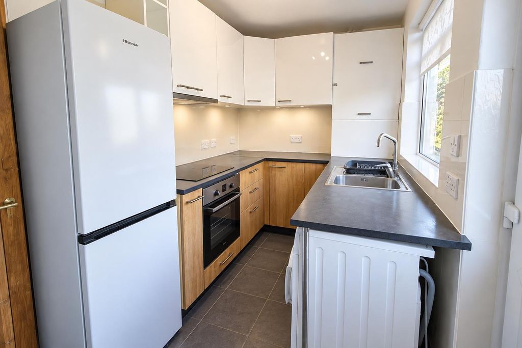 Property photo 3 of 7 Kitchen