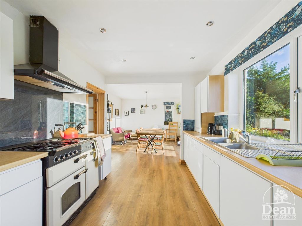 Property photo 3 of 28