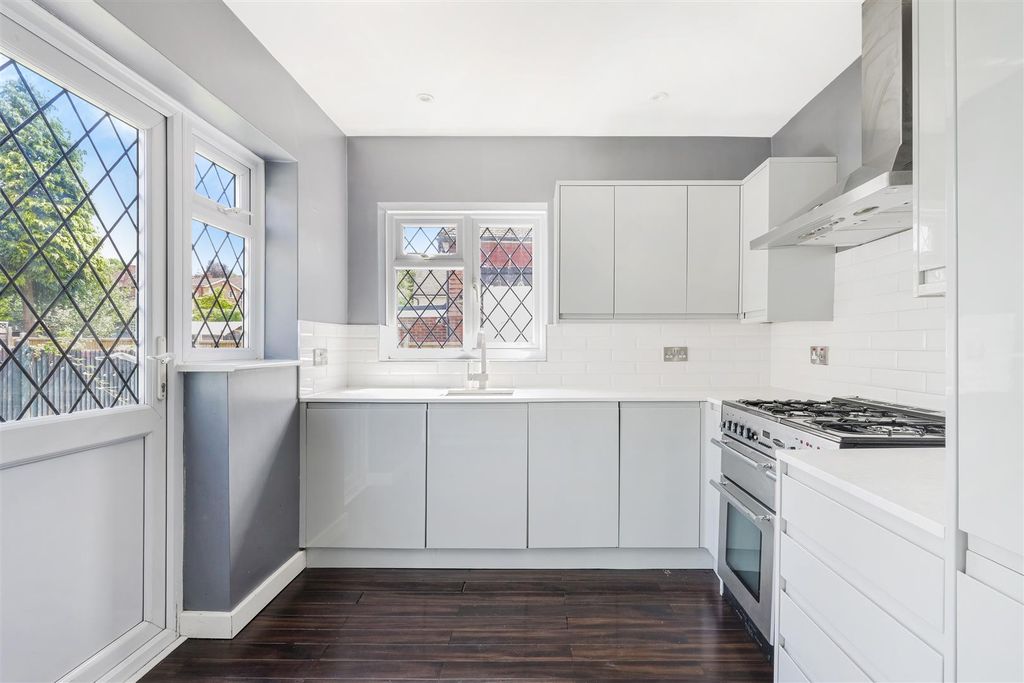 Property photo 3 of 25 Ashurst Road, 86 (22).Jpg