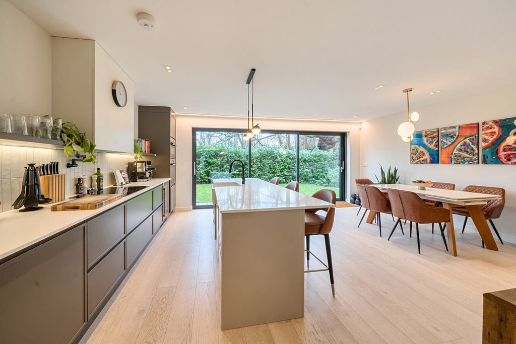 Property photo 1 of 42 1409708-17-698F0A...
