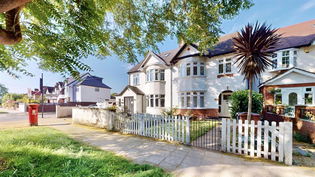Property photo 1 of 25 Syon-Lane-06222026_162838.Jpeg