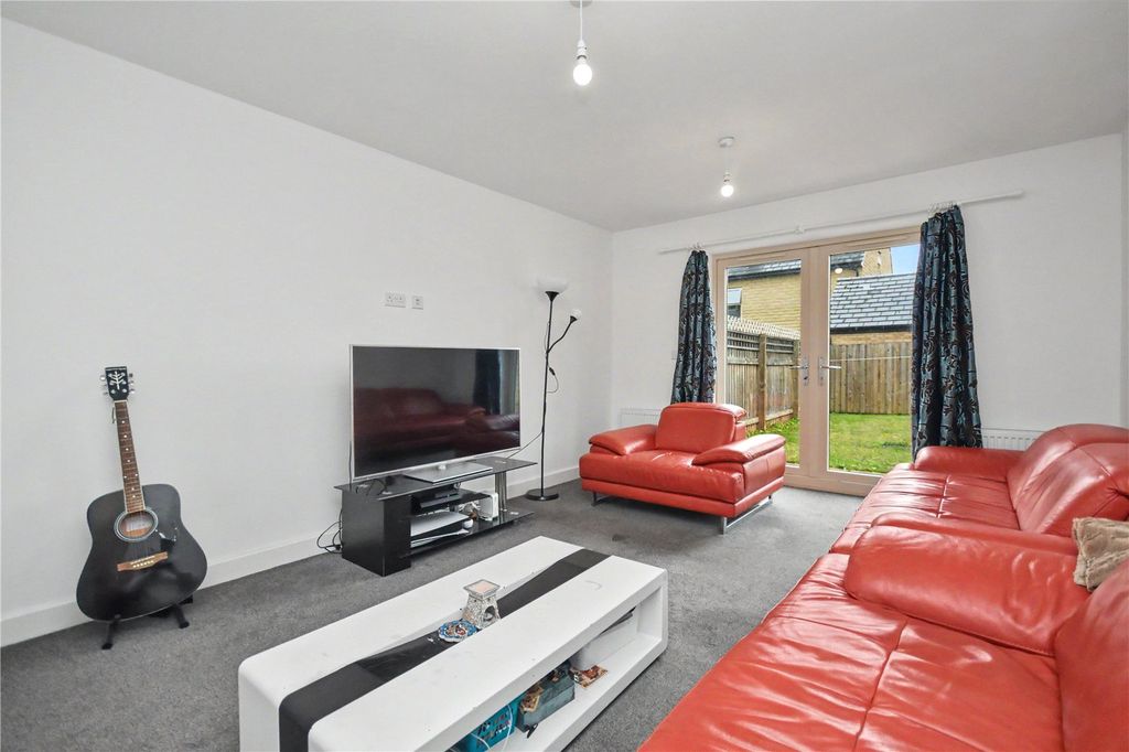 Property photo 2 of 17 Picture No. 13