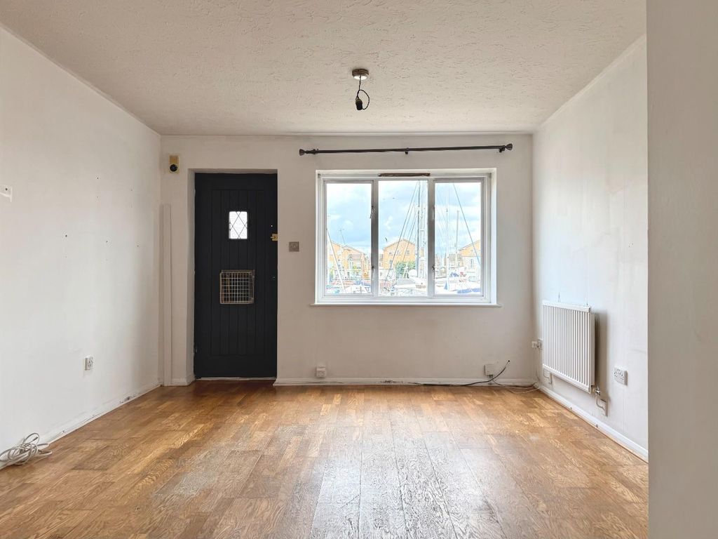 Property photo 3 of 19 Living/Dining Room