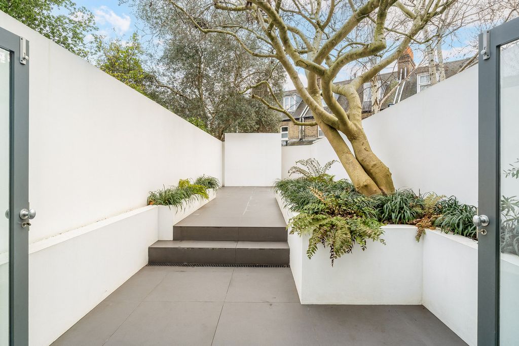 Property photo 1 of 26