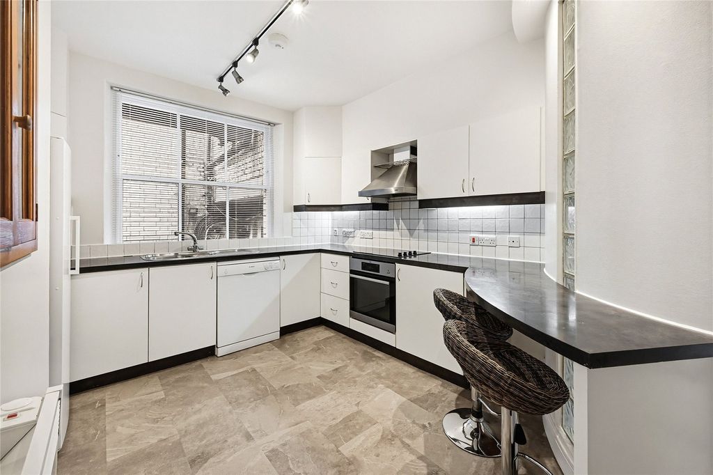 Property photo 3 of 11 Kitchen