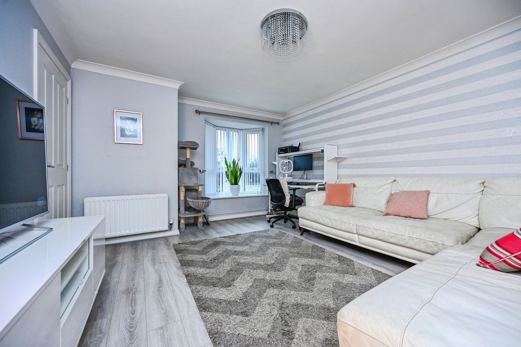 Property photo 2 of 17 Photo