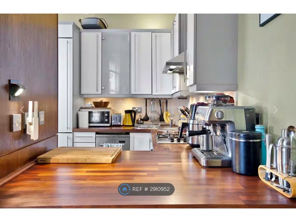 Property photo 3 of 6 Kitchen