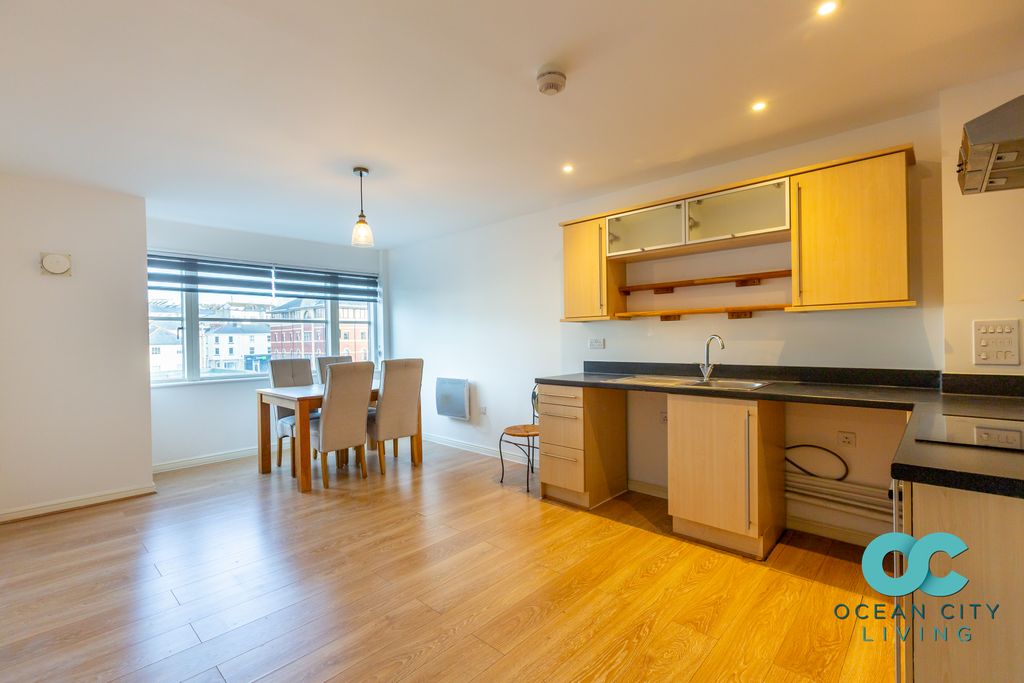 Property photo 1 of 14 Living Room/Kitchen
