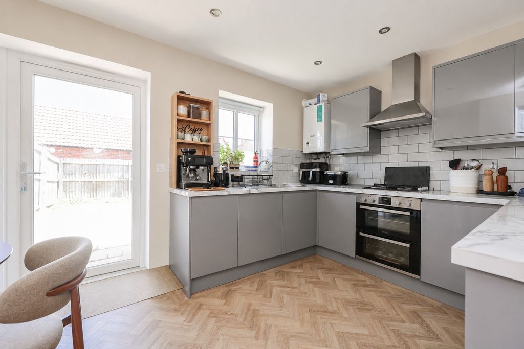 Property photo 2 of 14 5241291