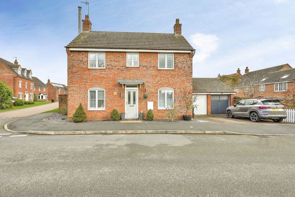 Property photo 2 of 21 Front