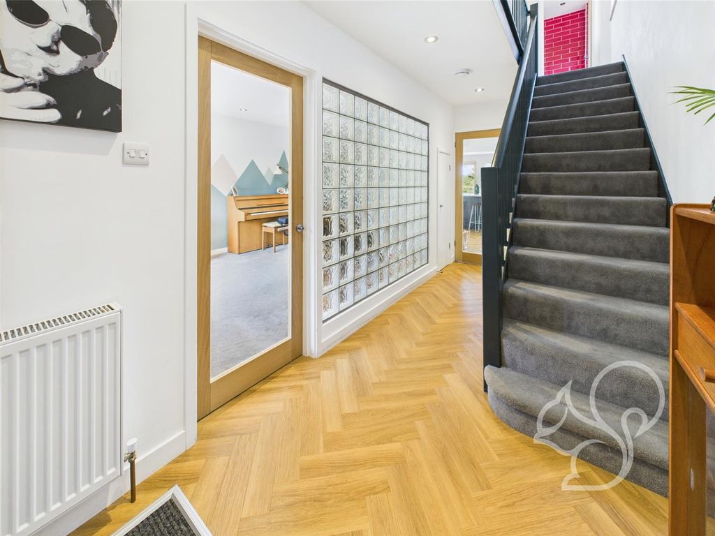 Property photo 3 of 31 Entrance
