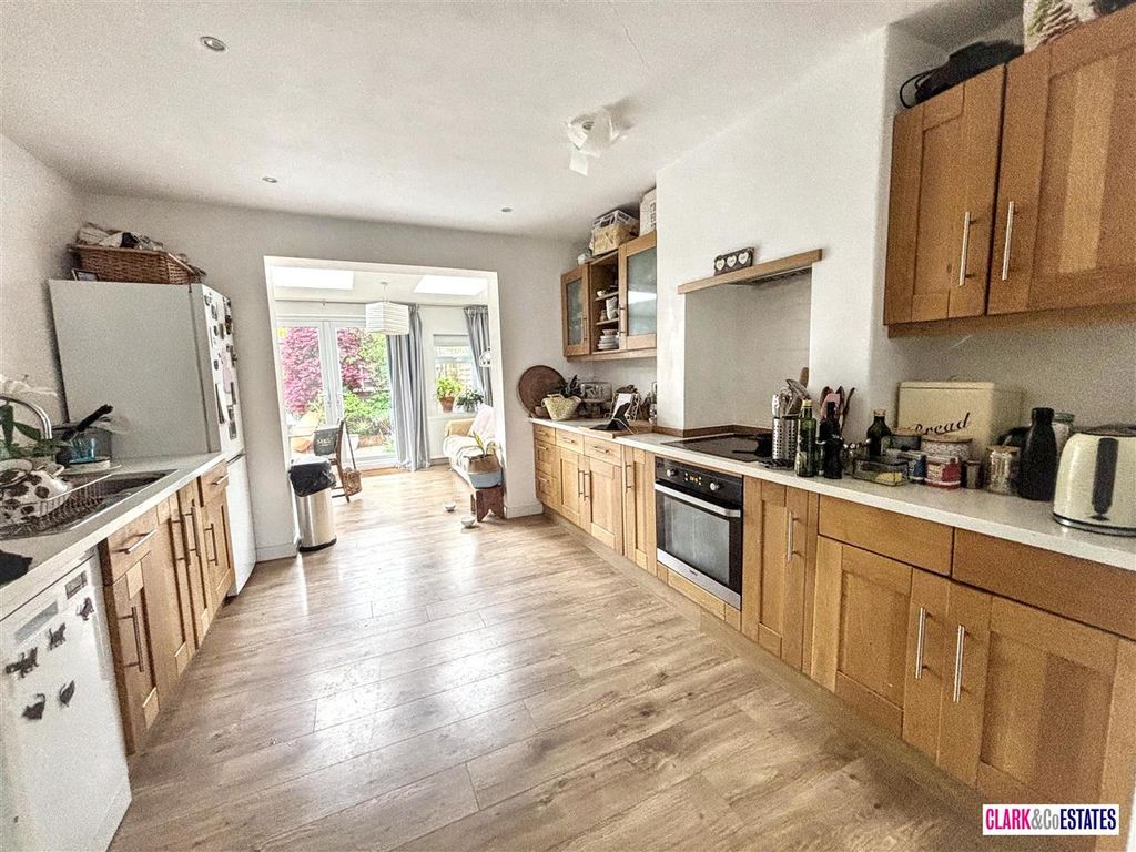 Property photo 3 of 12 Kitchen