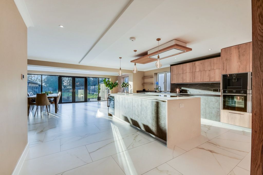 Property photo 3 of 40