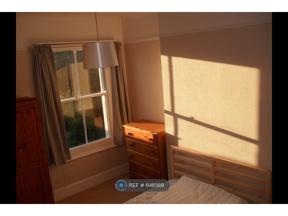 Property photo 3 of 11 Middle Bedroom