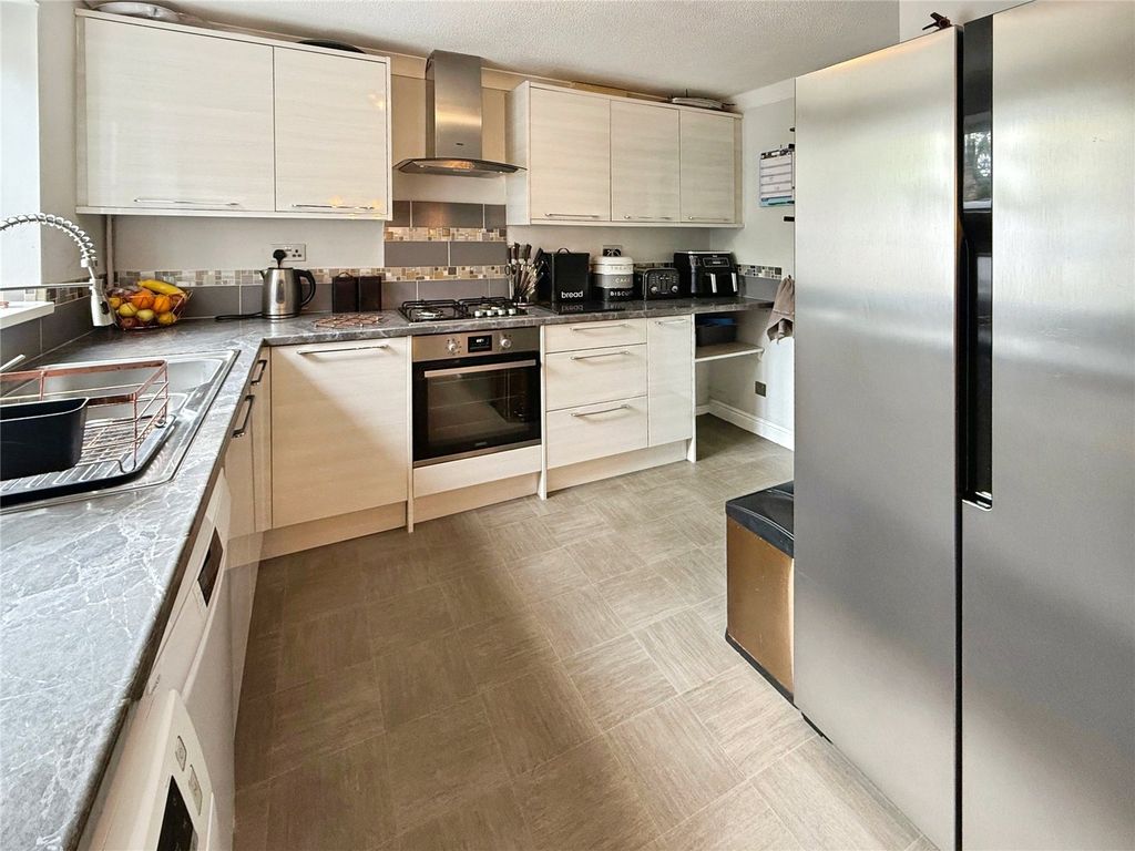 Property photo 3 of 16 Kitchen