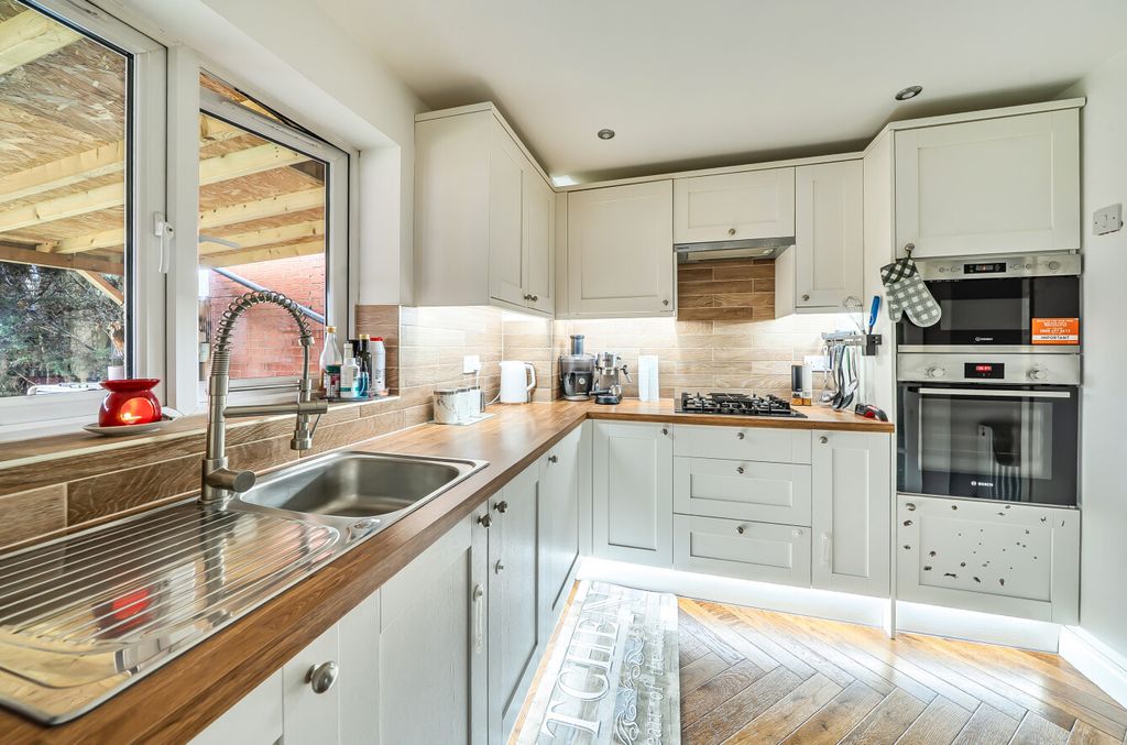 Property photo 2 of 13 1403091-6-6970d25...