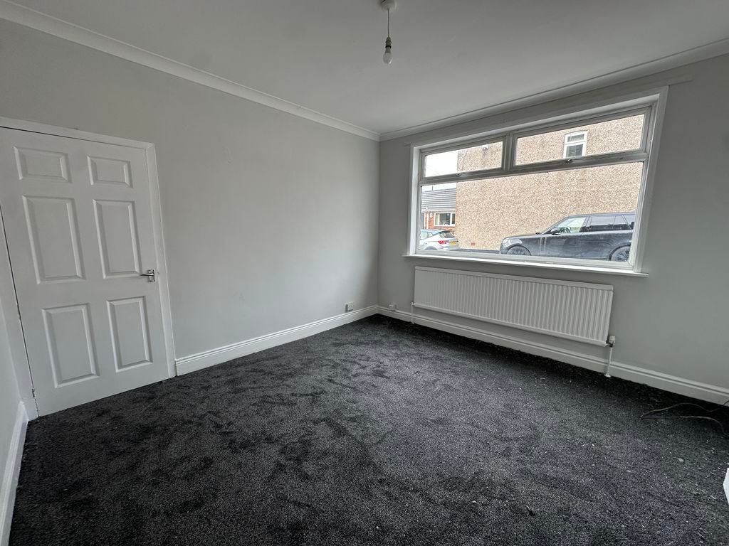 Property photo 3 of 11 Photo 12
