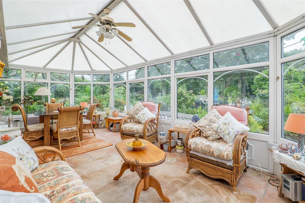 Property photo 3 of 32 Conservatory