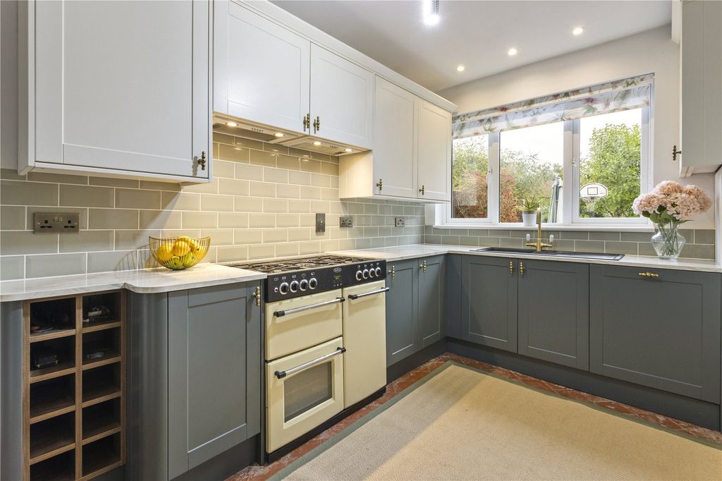Property photo 2 of 33 Picture No. 22