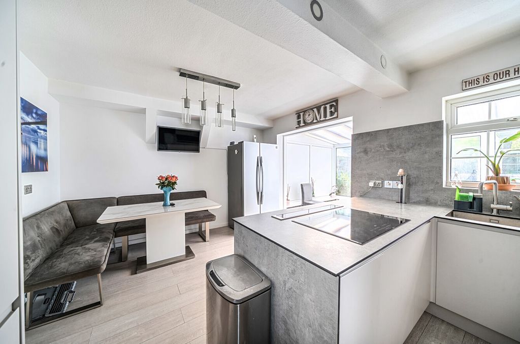 Property photo 1 of 22 1349583-4-68Bedc1...