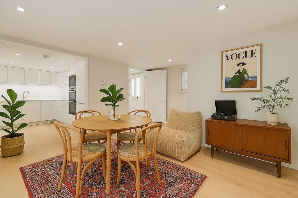 Property photo 3 of 13 Kitchen Dining