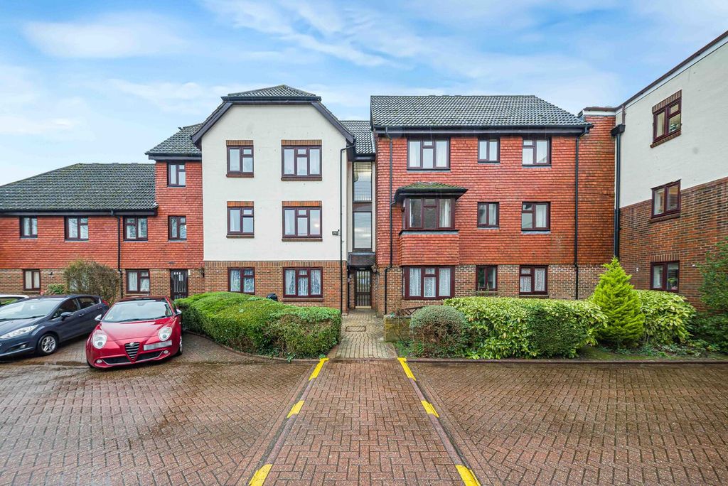 Property photo 1 of 9 Front (Exterior)