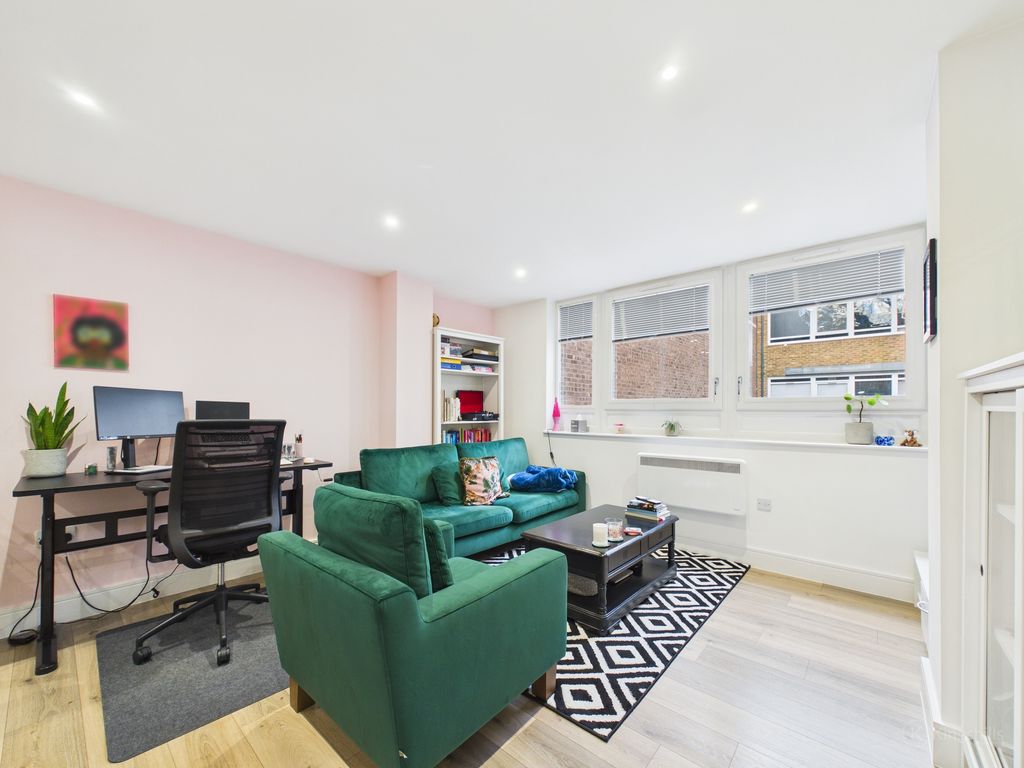 Property photo 3 of 9 Cam02136G0-Pr0555-Still003