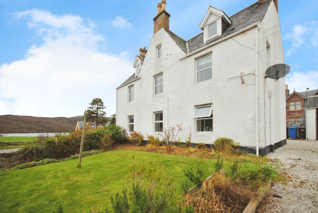 Property photo 2 of 52