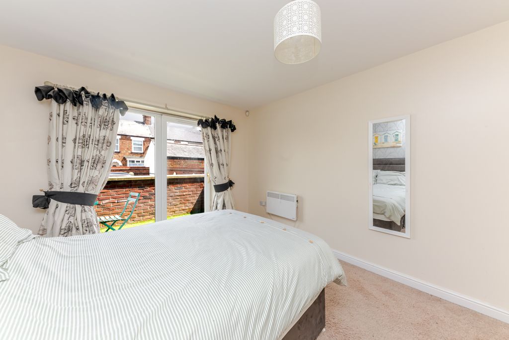 Additional image 4 of 2 bed flat for salePelham Road, Cleethorpes DN35