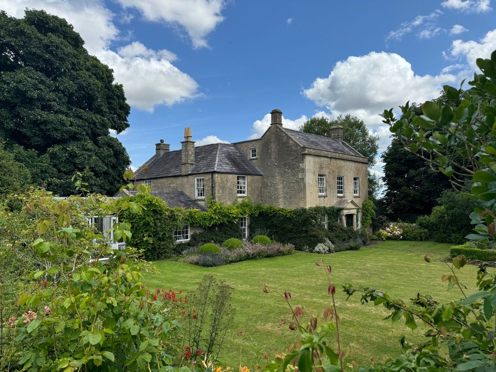 Property photo 1 of 28 Box Cottage