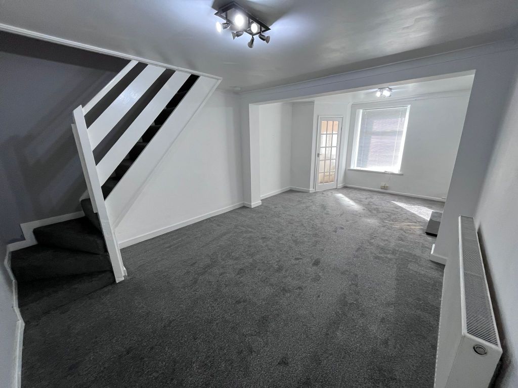 Property photo 2 of 11 Lounge