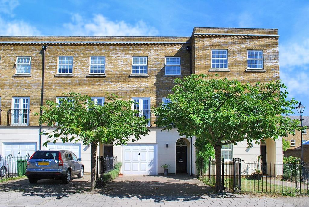 Property photo 1 of 6 82 Chadwick Front.Jpg