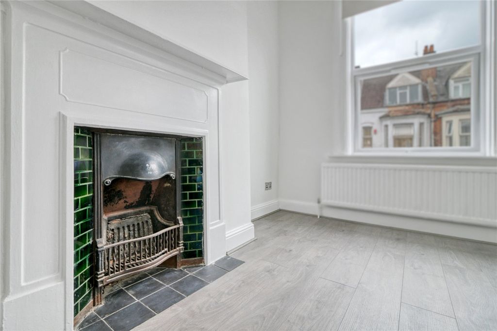 Property photo 2 of 10 Picture No. 27